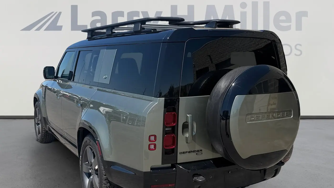 2023 Land Rover Defender 130 X-Dynamic SE