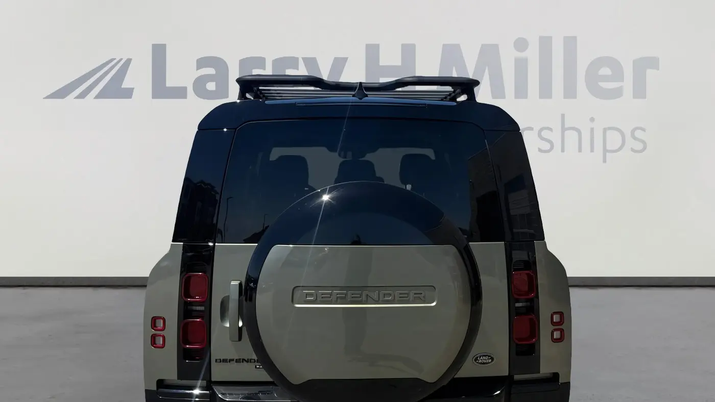 2023 Land Rover Defender 130 X-Dynamic SE