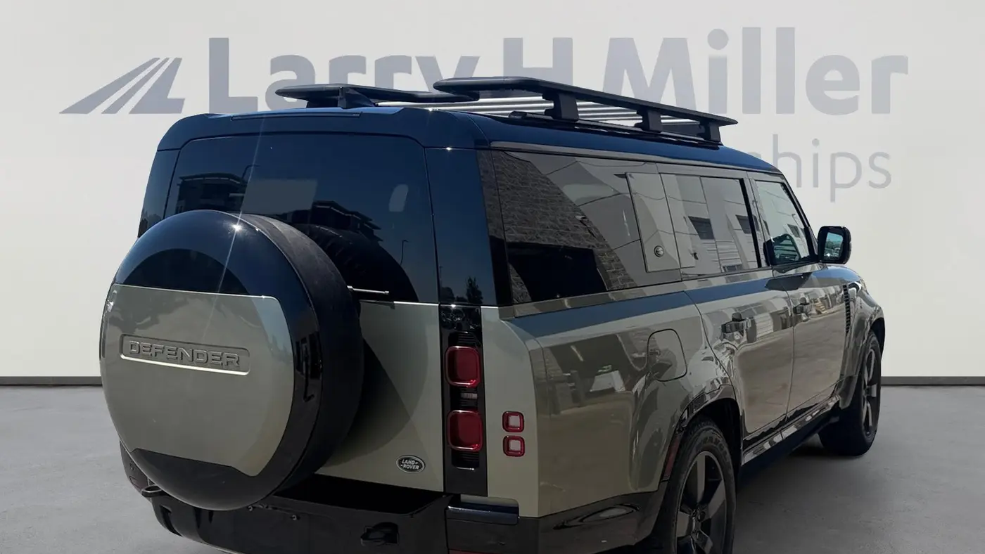 2023 Land Rover Defender 130 X-Dynamic SE