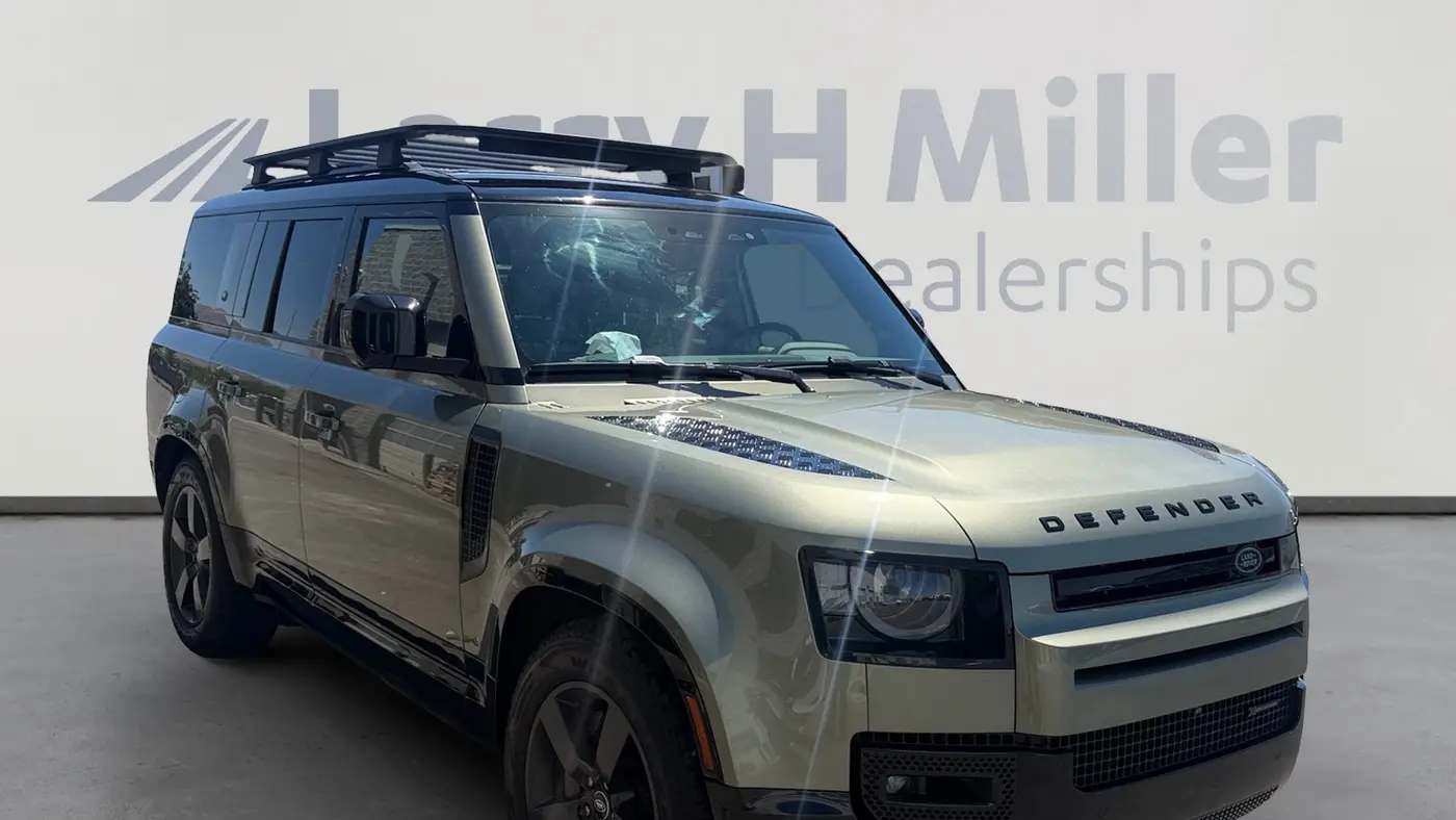 2023 Land Rover Defender 130 X-Dynamic SE