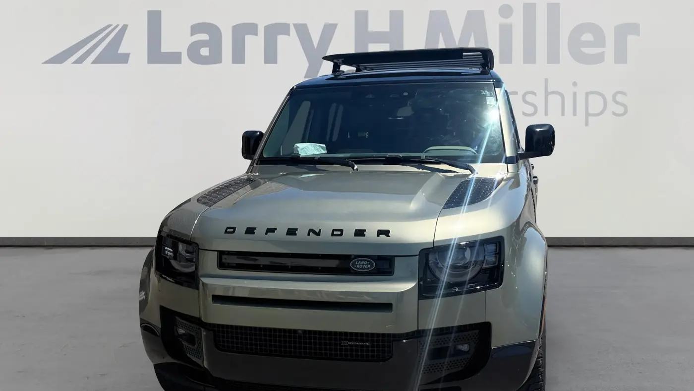 2023 Land Rover Defender 130 X-Dynamic SE