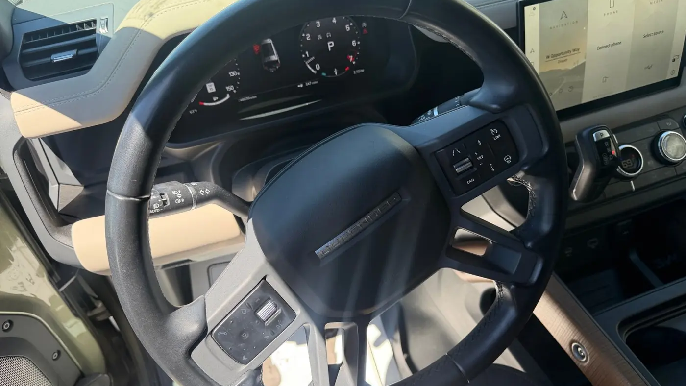 2023 Land Rover Defender 130 X-Dynamic SE