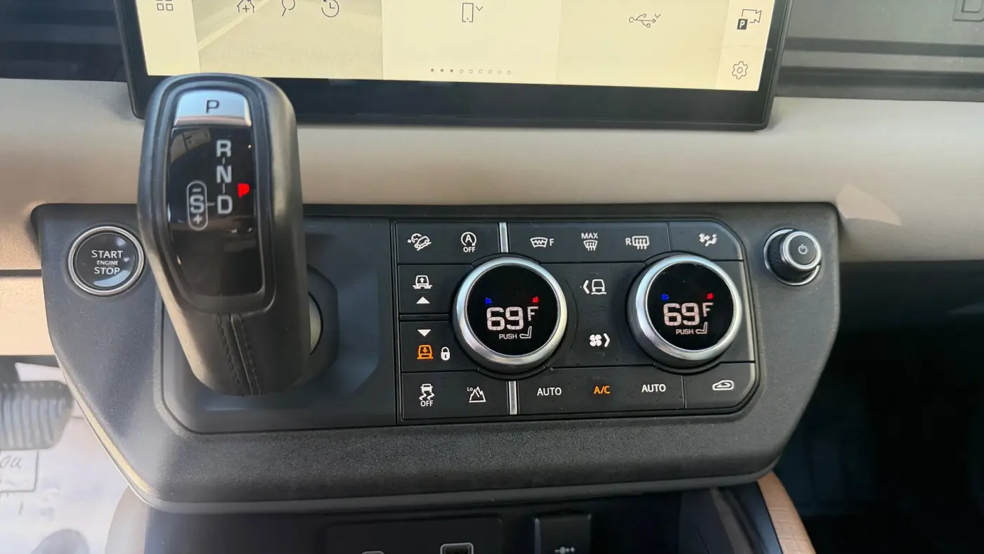 2023 Land Rover Defender 130 X-Dynamic SE