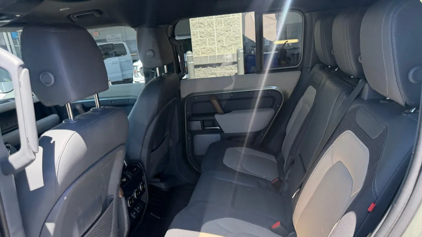 2023 Land Rover Defender 130 X-Dynamic SE
