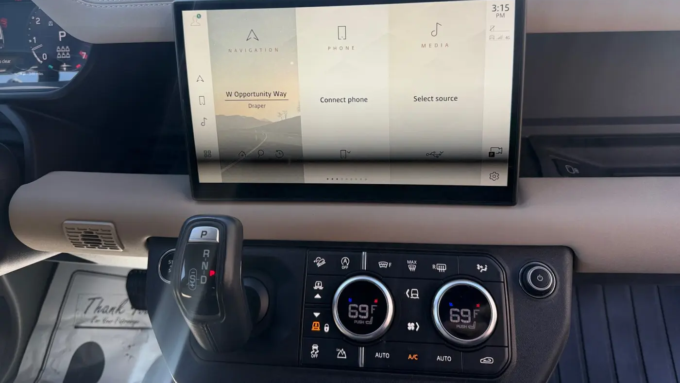 2023 Land Rover Defender 130 X-Dynamic SE