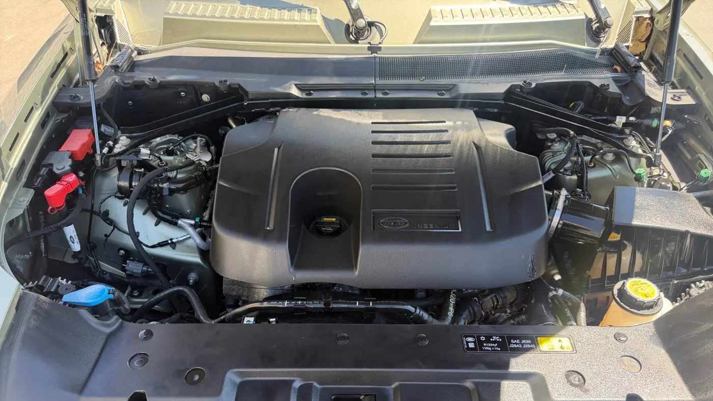 2023 Land Rover Defender 130 X-Dynamic SE