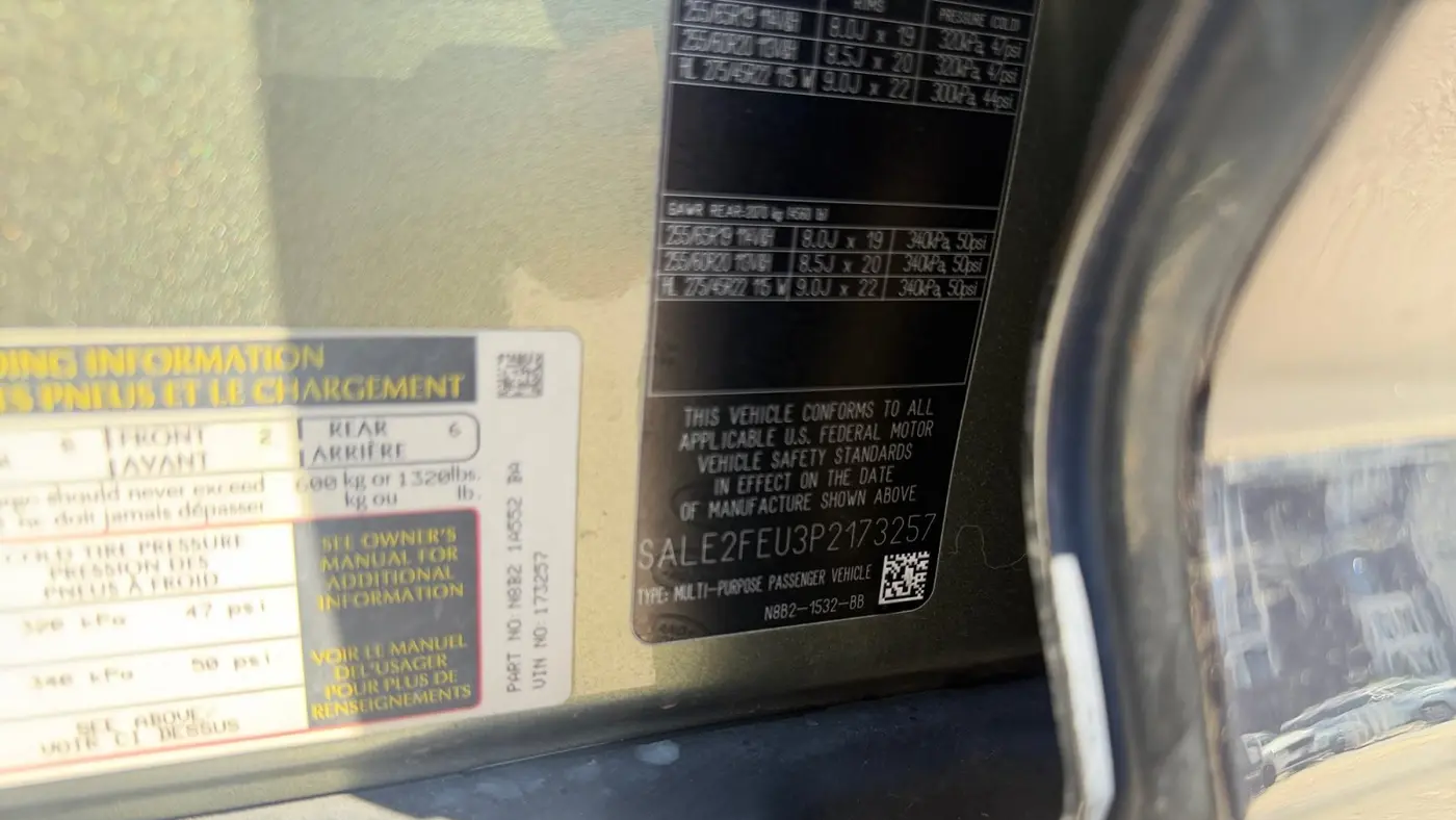 2023 Land Rover Defender 130 X-Dynamic SE