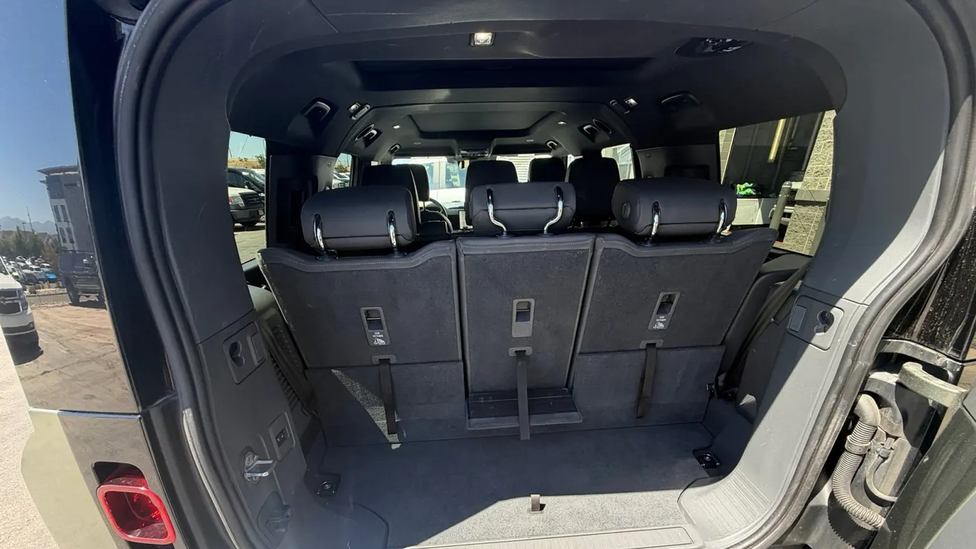 2023 Land Rover Defender 130 X-Dynamic SE