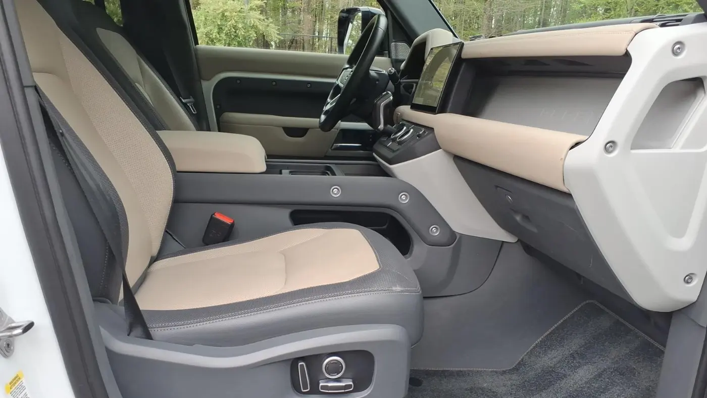 2023 Land Rover Defender 130 X-Dynamic SE