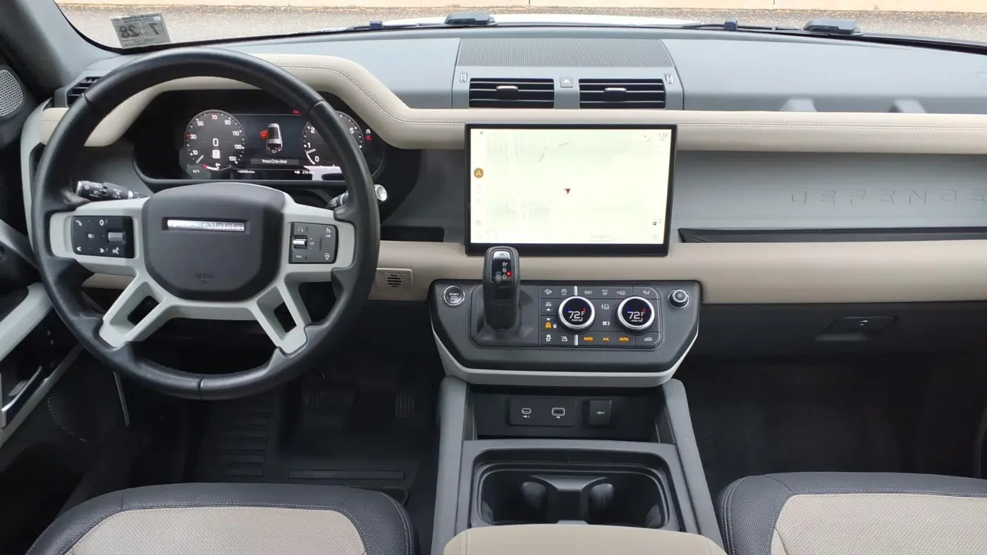 2023 Land Rover Defender 130 X-Dynamic SE
