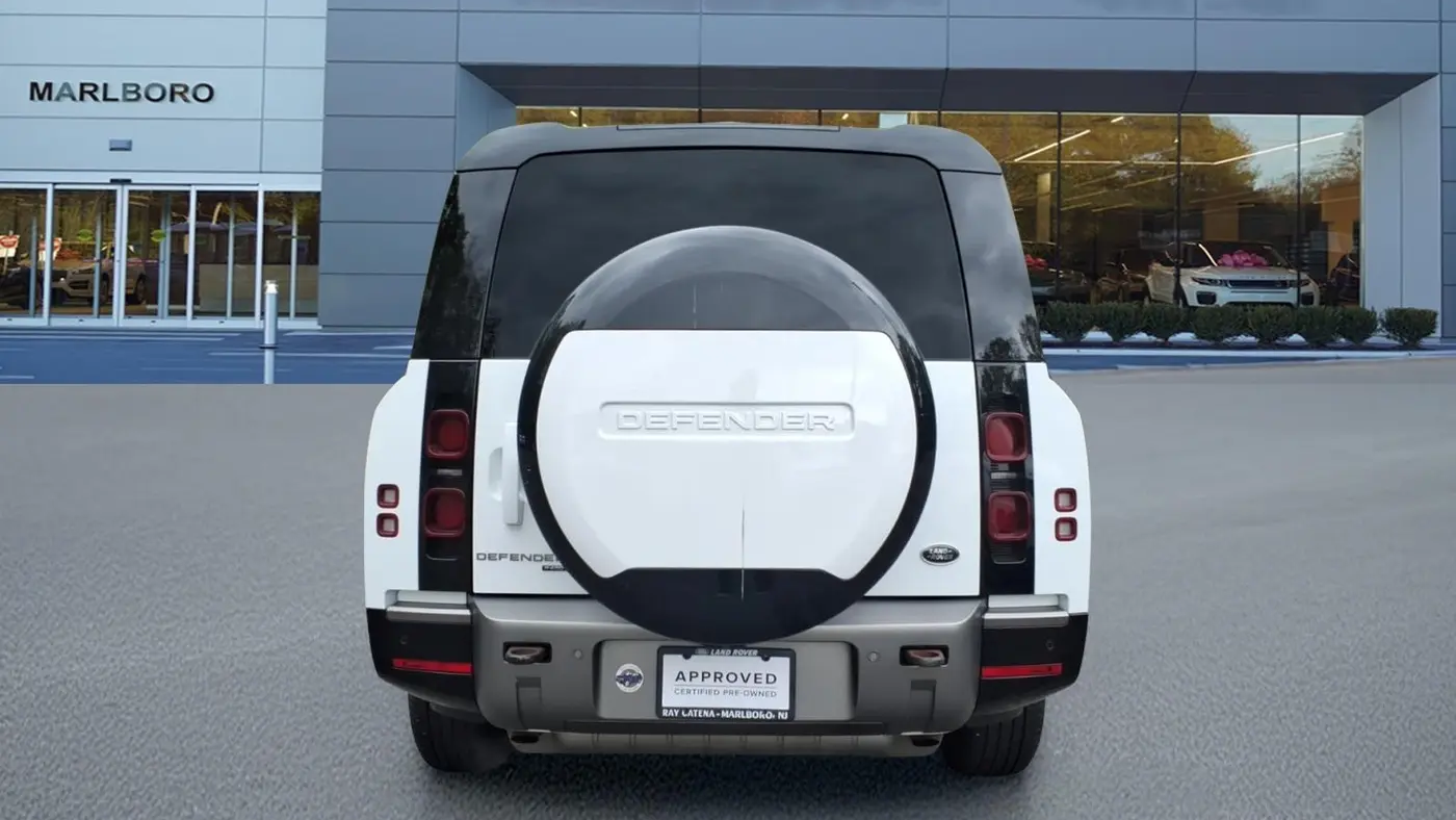 2023 Land Rover Defender 130 X-Dynamic SE
