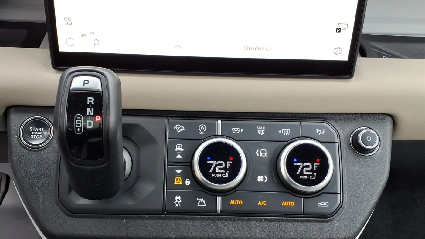 2023 Land Rover Defender 130 X-Dynamic SE