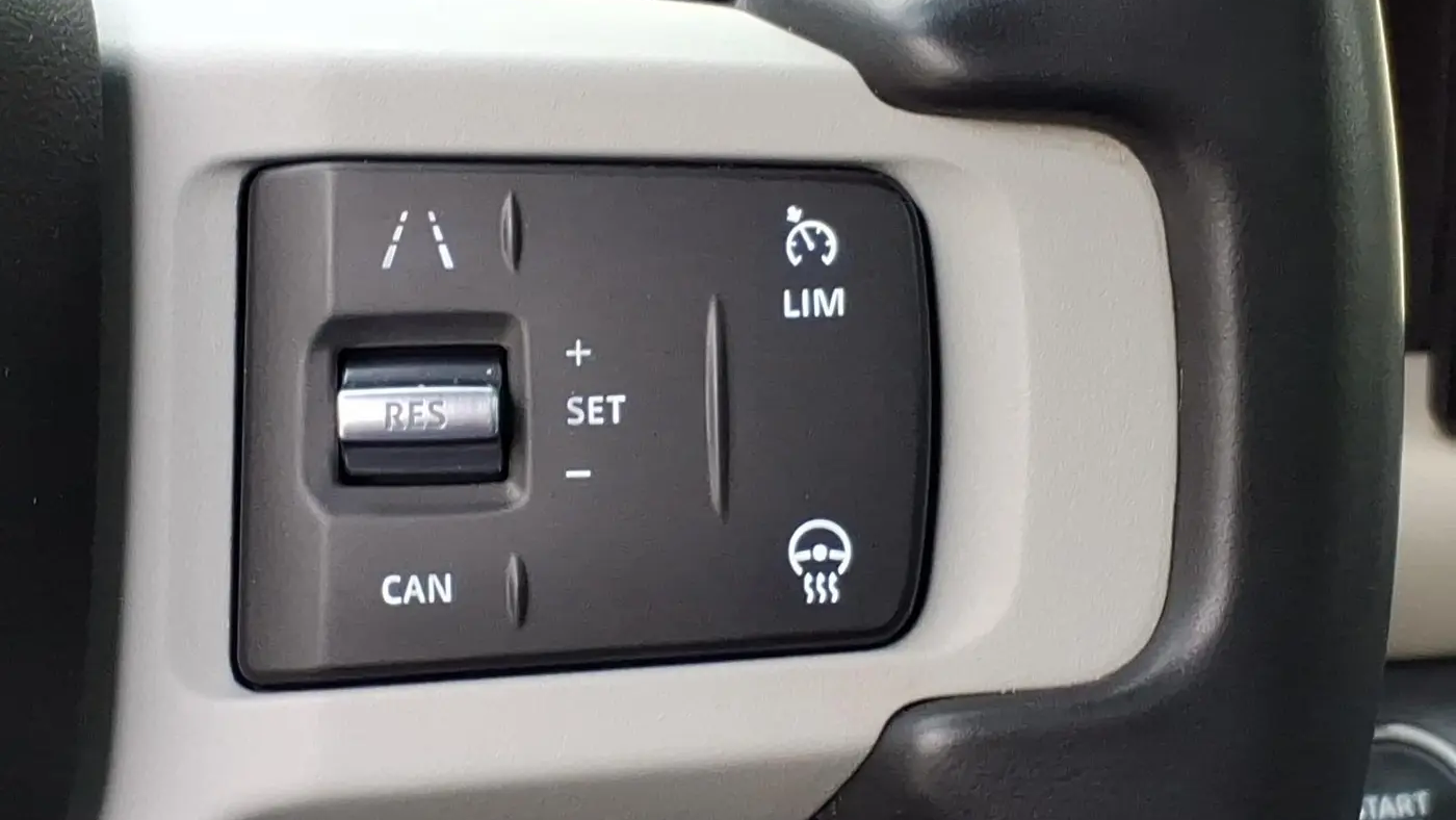 2023 Land Rover Defender 130 X-Dynamic SE