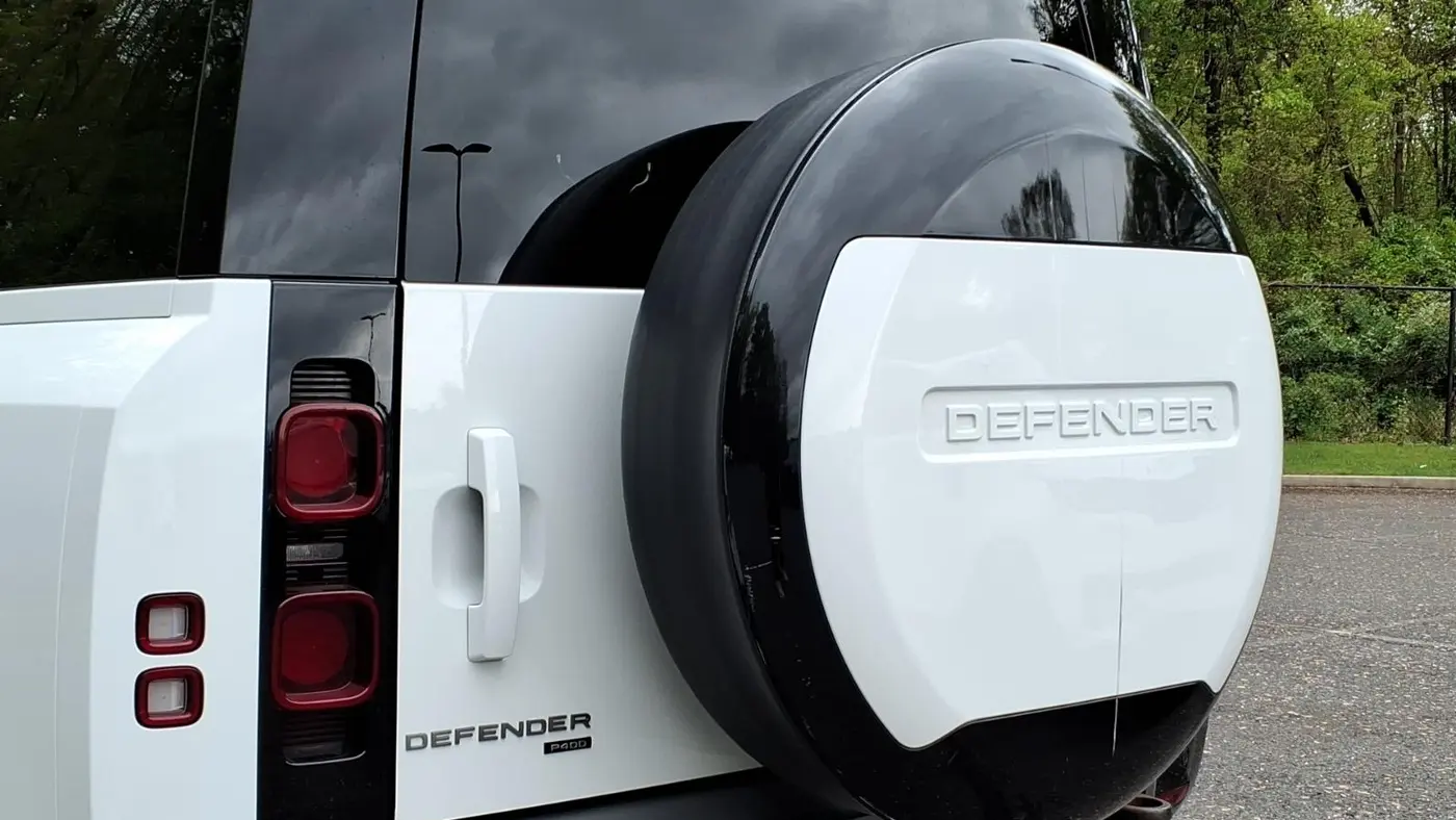 2023 Land Rover Defender 130 X-Dynamic SE