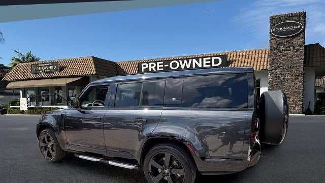2023 Land Rover Defender 130 X-Dynamic SE