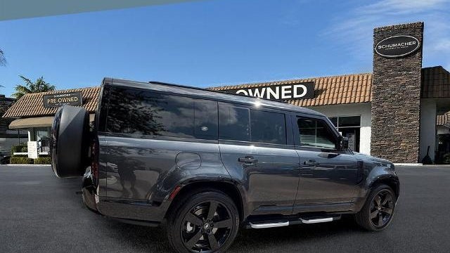 2023 Land Rover Defender 130 X-Dynamic SE