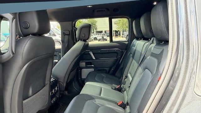2023 Land Rover Defender 130 X-Dynamic SE