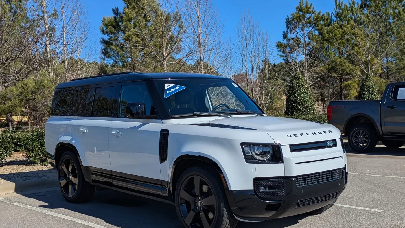 2023 Land Rover Defender 130 X-Dynamic SE