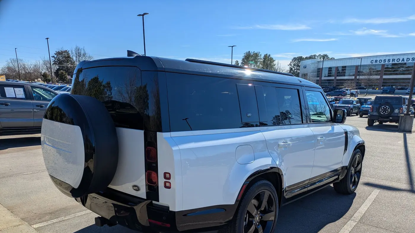 2023 Land Rover Defender 130 X-Dynamic SE
