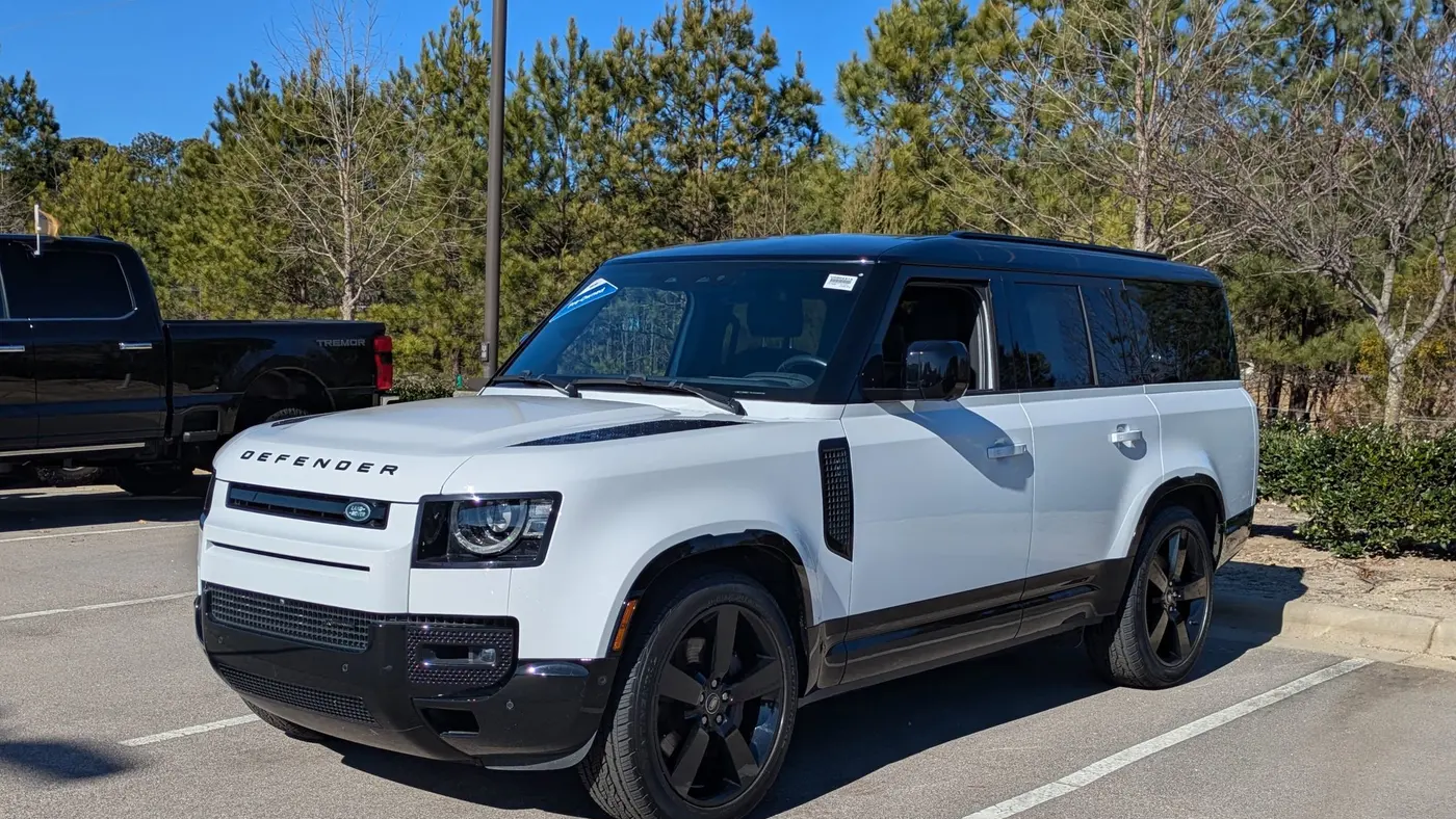 2023 Land Rover Defender 130 X-Dynamic SE