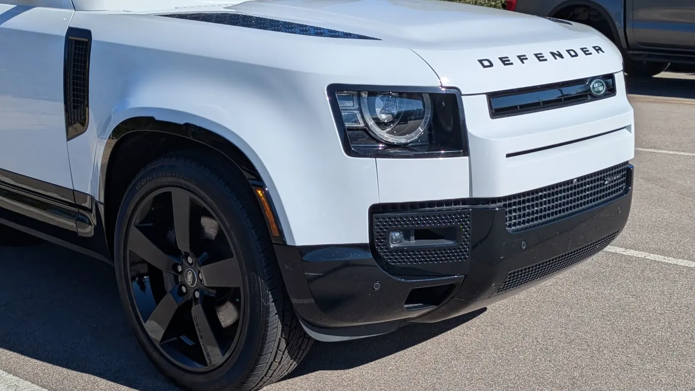 2023 Land Rover Defender 130 X-Dynamic SE