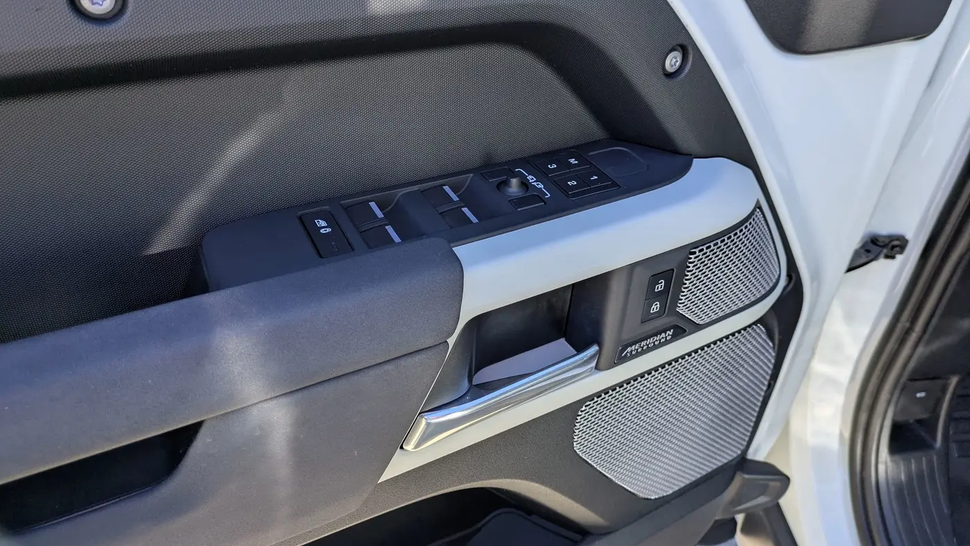 2023 Land Rover Defender 130 X-Dynamic SE