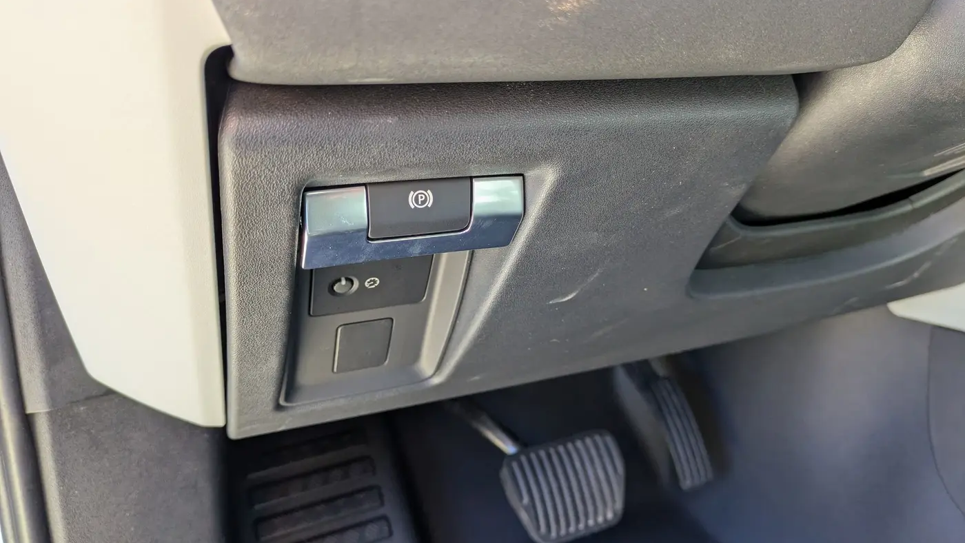 2023 Land Rover Defender 130 X-Dynamic SE