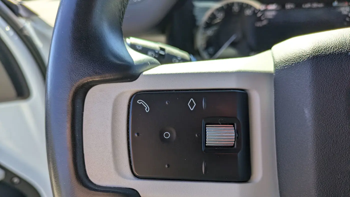 2023 Land Rover Defender 130 X-Dynamic SE