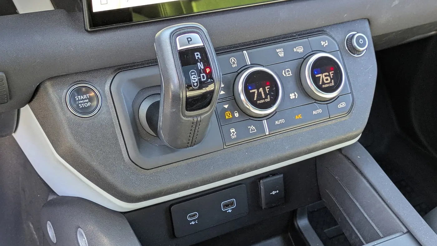 2023 Land Rover Defender 130 X-Dynamic SE