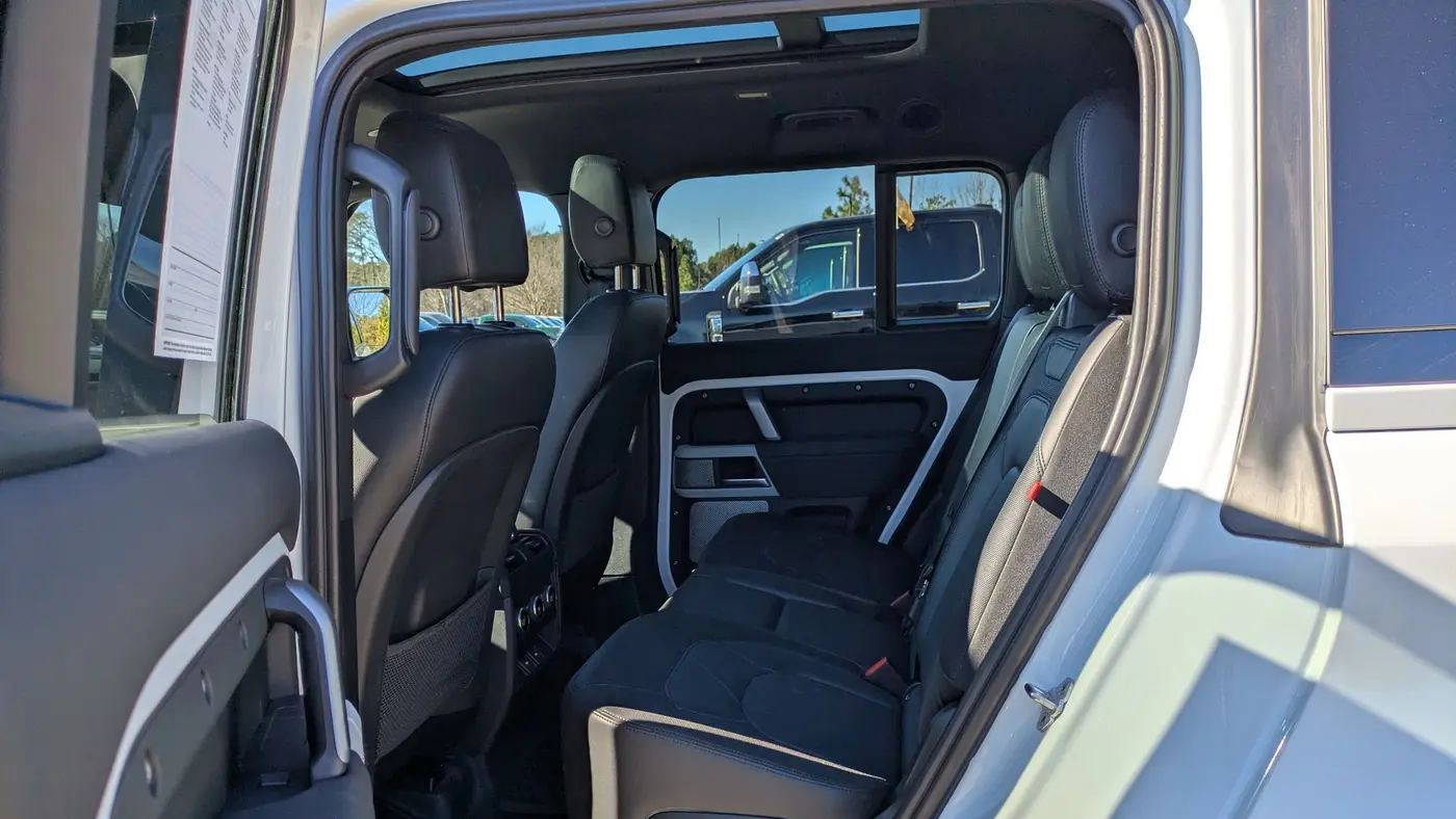 2023 Land Rover Defender 130 X-Dynamic SE