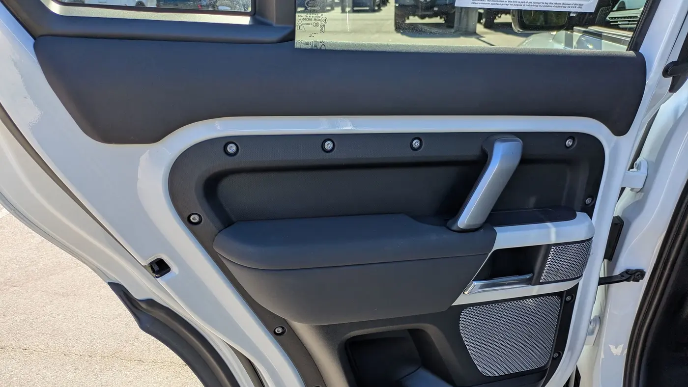 2023 Land Rover Defender 130 X-Dynamic SE