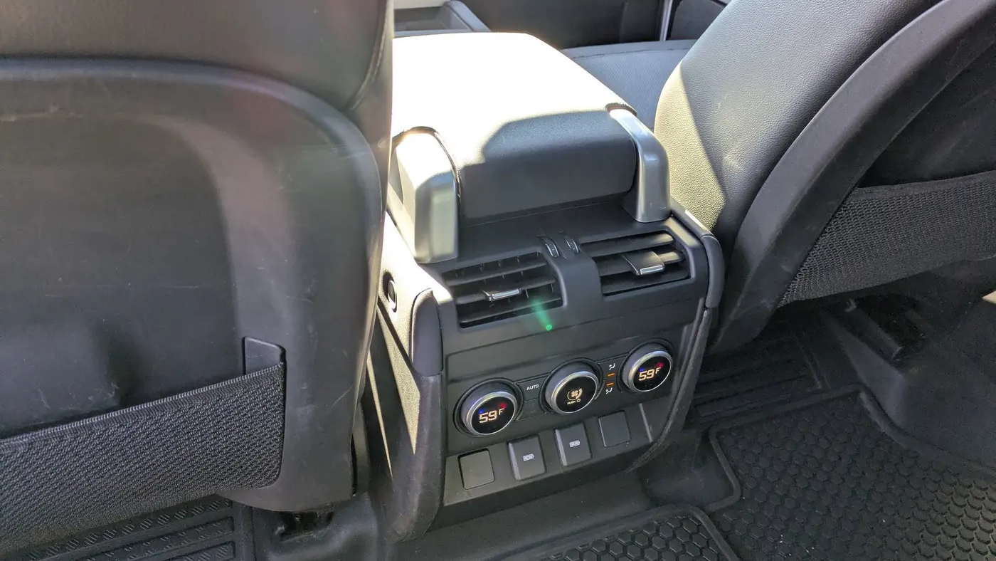 2023 Land Rover Defender 130 X-Dynamic SE