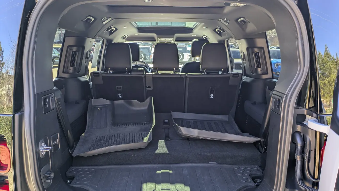 2023 Land Rover Defender 130 X-Dynamic SE