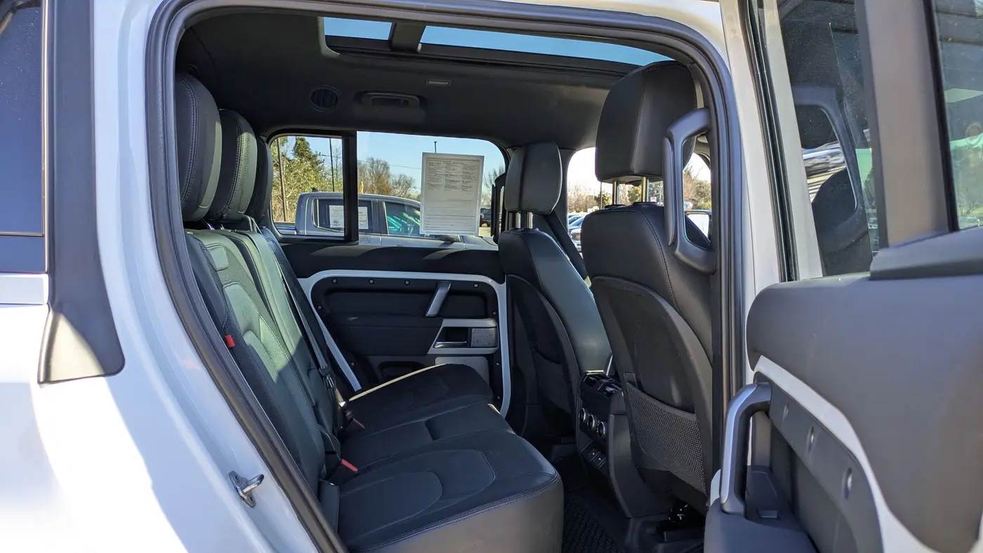 2023 Land Rover Defender 130 X-Dynamic SE