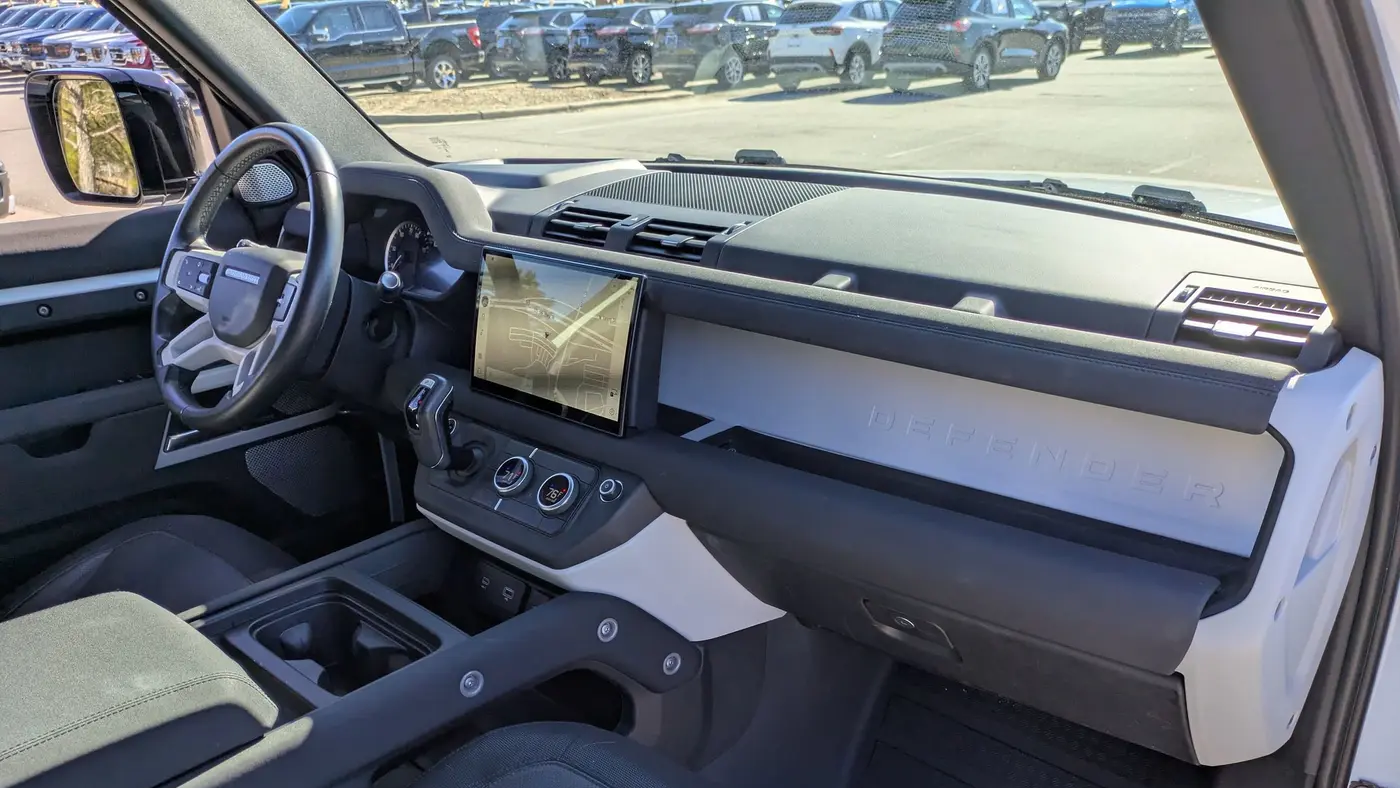2023 Land Rover Defender 130 X-Dynamic SE