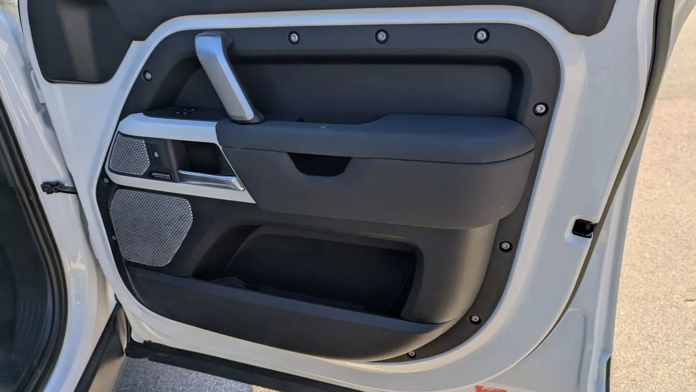 2023 Land Rover Defender 130 X-Dynamic SE