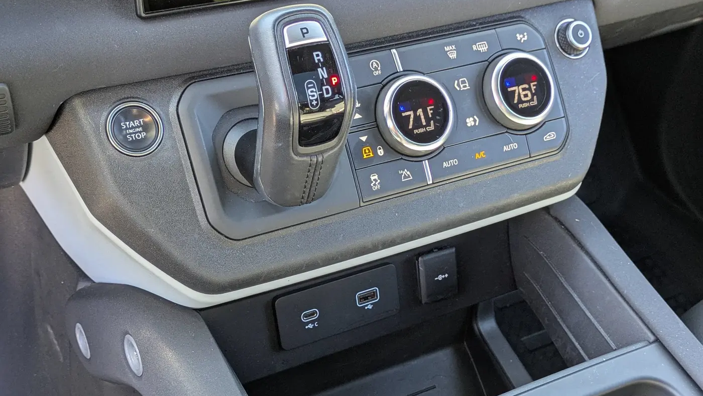 2023 Land Rover Defender 130 X-Dynamic SE