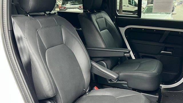 2025 Land Rover Defender 130 P400 X-Dynamic SE