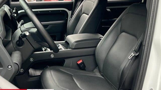 2025 Land Rover Defender 130 P400 X-Dynamic SE