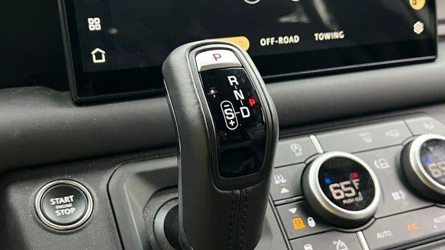 2025 Land Rover Defender 130 P400 X-Dynamic SE