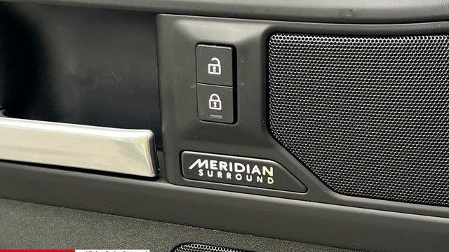 2025 Land Rover Defender 130 P400 X-Dynamic SE