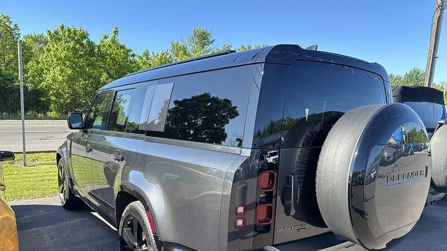 2023 Land Rover Defender 130 X-Dynamic SE