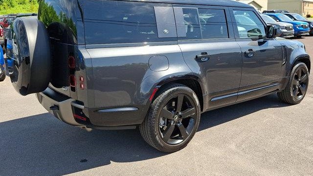 2023 Land Rover Defender 130 X-Dynamic SE