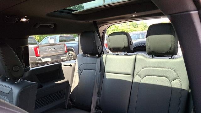 2023 Land Rover Defender 130 X-Dynamic SE