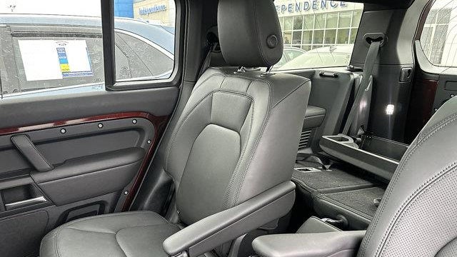 2026 Land Rover Defender 130 P400 X-Dynamic SE
