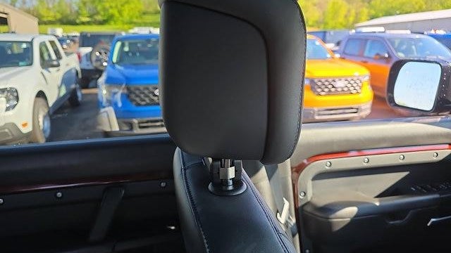 2026 Land Rover Defender 130 P400 X-Dynamic SE