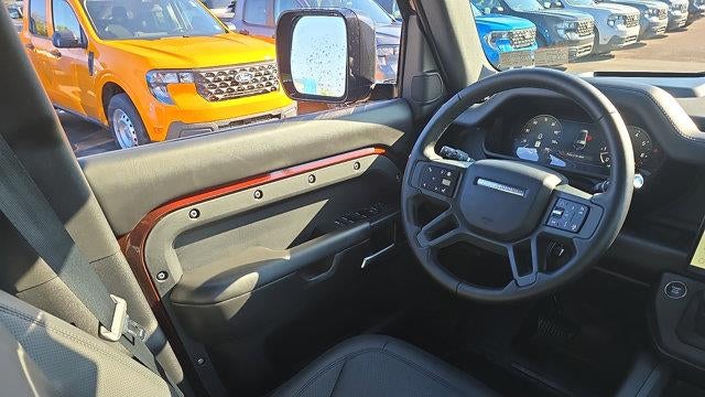 2026 Land Rover Defender 130 P400 X-Dynamic SE
