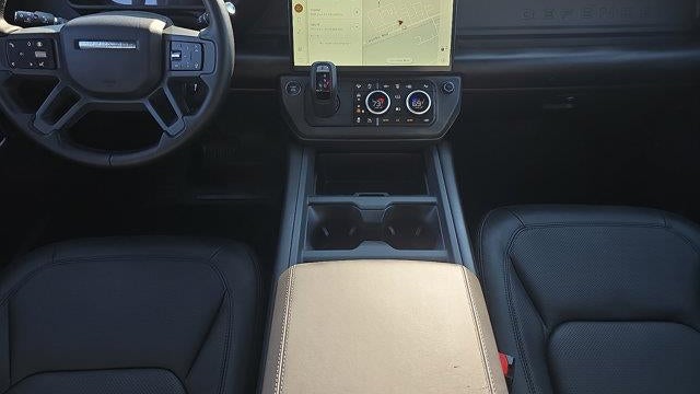 2026 Land Rover Defender 130 P400 X-Dynamic SE