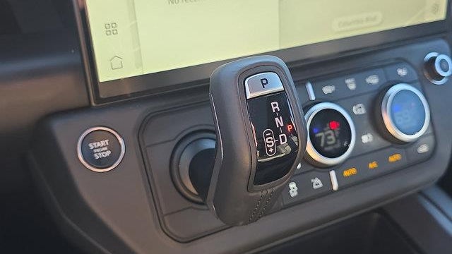 2026 Land Rover Defender 130 P400 X-Dynamic SE