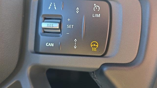 2026 Land Rover Defender 130 P400 X-Dynamic SE